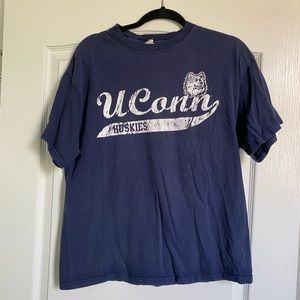 Vintage Uconn Huskies Tshirt